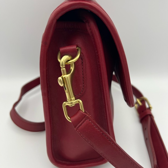 Elegant Vintage Red Leather Coach Court Shoulder Bag - Picture 5 of 15